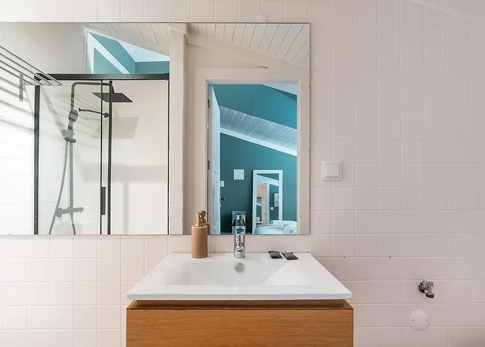 Guestready-cozy Duplex In Porto's Vibrant Heart Apartman Porto